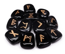 Must ahhaat ruunikivid Lo Scarabeo Black Agate
