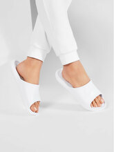 Plätud naistele Nike Victori One Shwer Slide CZ7836 100, valged