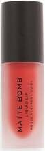 Huulepulk Makeup Revolution London Matte Bomb, Lure Red, 4,6 ml