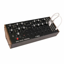 Analoogsüntesaator Moog DFAM, poolmodulaarne trummimasin, must